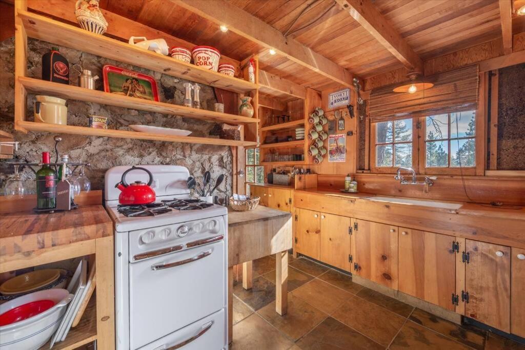 Coziest Cabin In Tahoe W Stone Fireplace Comfy Beds Close To Slopes & Lake Carnelian Bay Exteriör bild